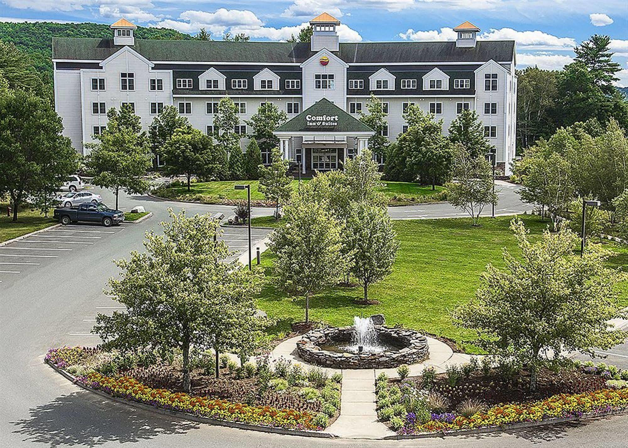 Comfort Inn & Suites Near Burke Mountain Saint Johnsbury Eksteriør billede